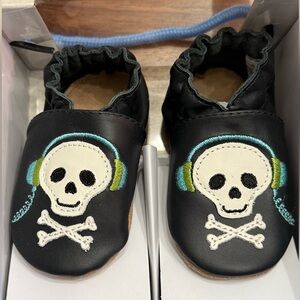 Robeez Leather baby booties. Size 0-6 months. Soft soles.